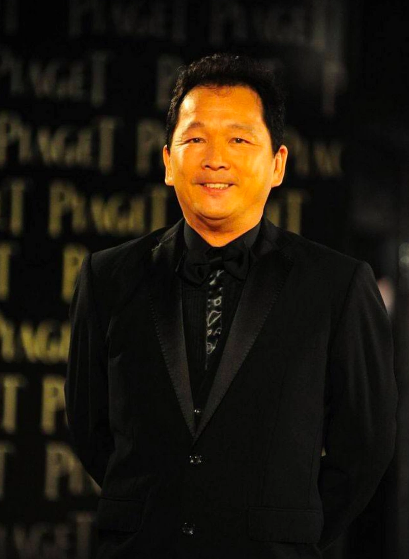 廖启智:儿子5岁病逝,妻子患抑郁症,66岁依然拼命拍戏_手机搜狐网