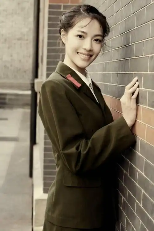 杨采钰,出生于1992年9月28日,饰演林丁丁李晓峰,八零后,饰演郝淑雯