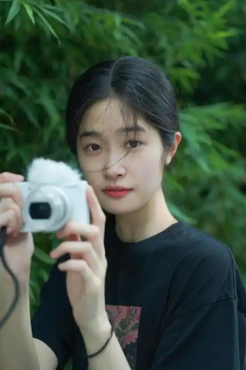 18岁时拍的坚如磐石是陈童的表演启蒙演员新势力