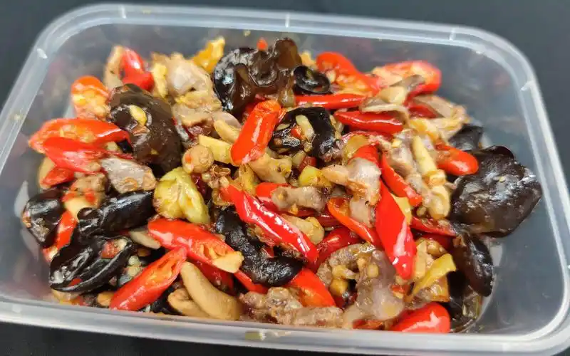 川菜招牌菜"泡椒鸡杂",绝对挑战你的味蕾,一人吃一盆才过瘾