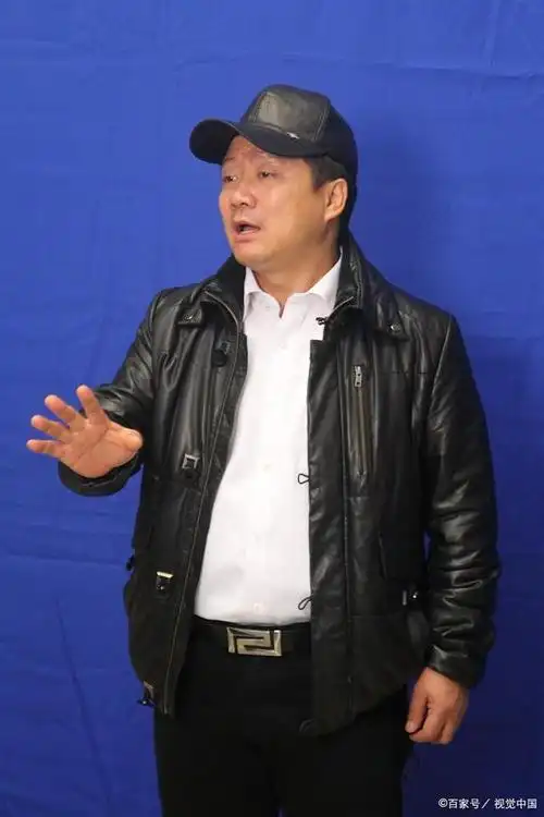 演员唐鉴军被曝回老家占地百亩盖豪宅?别听风就是雨!