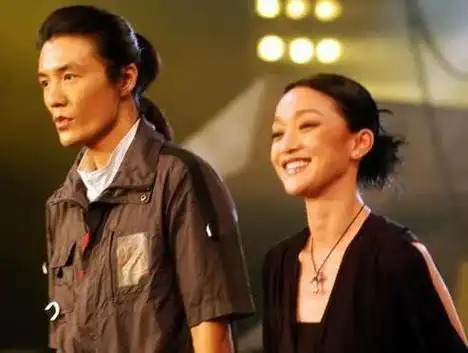 妻子吴晓敏的感情也很好,可惜的是结婚多年一直都没有孩子,可能朴树是