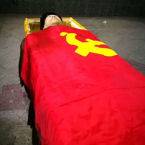 一一副军级"三八"式老干部 写美篇战士列队瞻仰遗容 部队领导目送老人