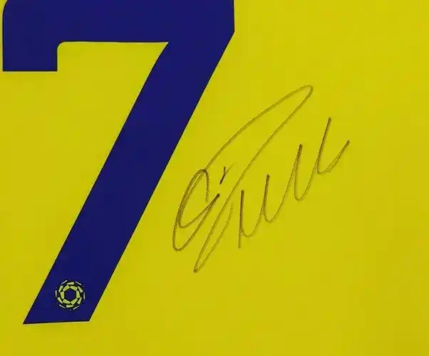 22-23#利雅得胜利 #c罗 罗纳尔多 亲笔签名足球服球衣 - 抖音