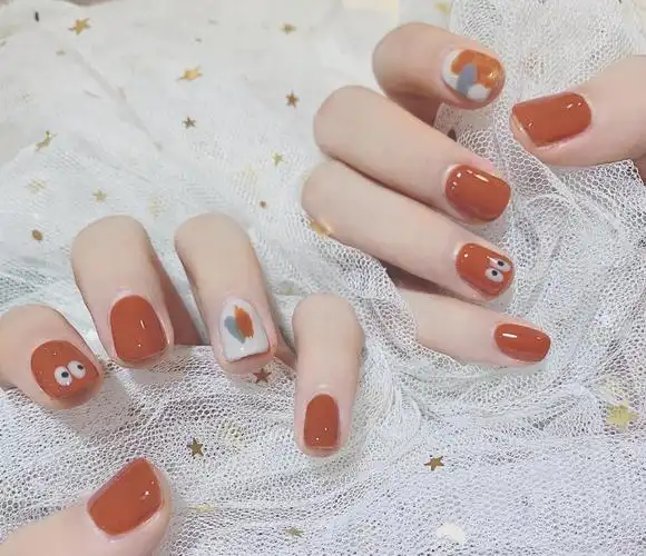 春季浅色美甲盘点:各种风格任都有,看你喜欢哪一种?