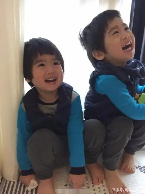 林志颖老婆抱欧弟的女儿宠溺不撒手自称是自己的闺女