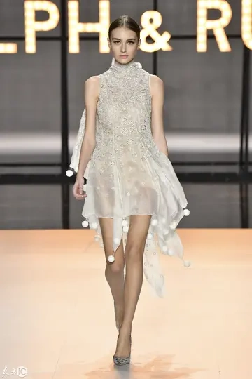 模特走秀定点造型怎么摆