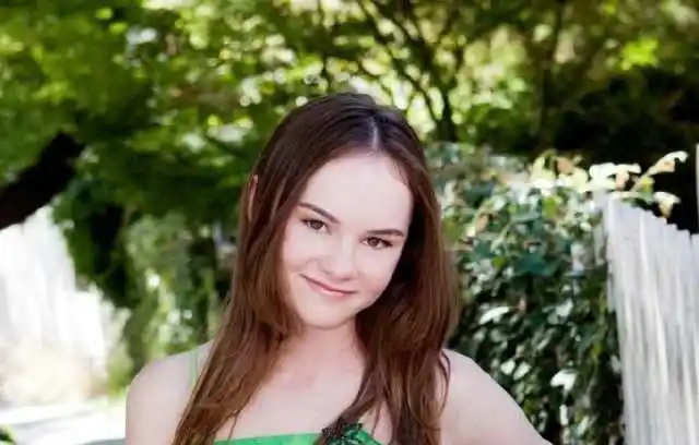 玛德琳·卡罗尔主演的《邻家特工》,饰 法伦.