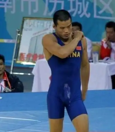 多特国脚酒后失态大厅随地小便 勒夫:下不为例!