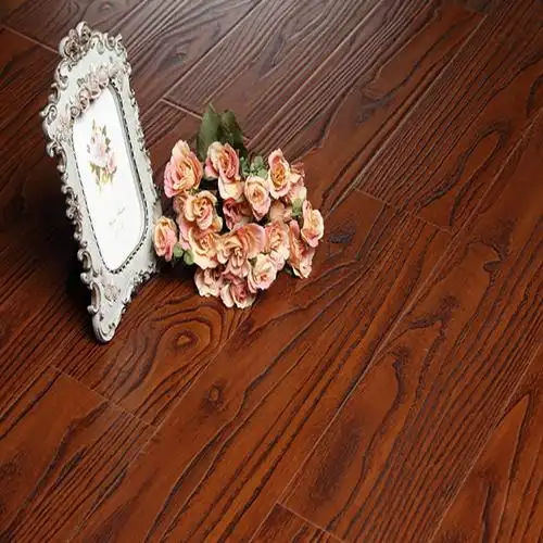 酒红色复合地板