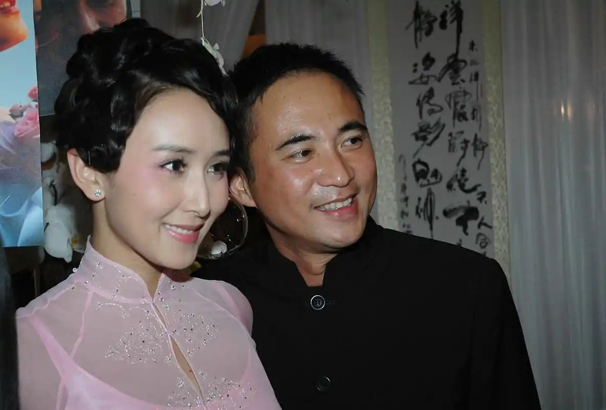 "可没想到半年之后,朱兆祥真的就把胡静带回了家……  2005年,朱兆祥