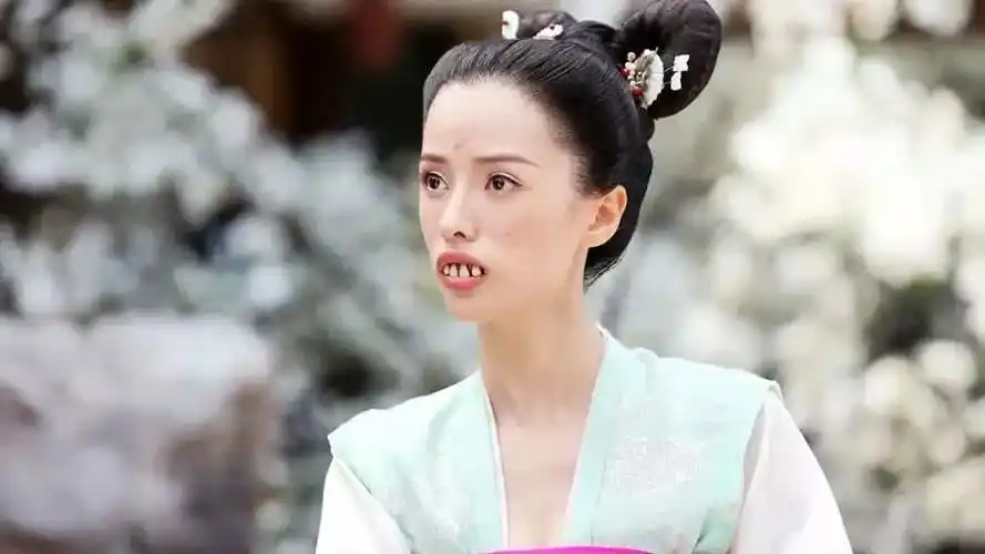 女星扮丑盘点:刘涛杨幂豁的出去,赵丽颖没眼看,热巴紧随其后