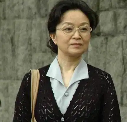 图刘莉莉和周小斌离婚了银幕夫妻结婚照爱意浓浓惹人爱