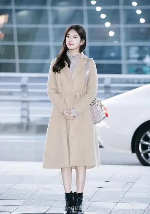 同样是用过膝长靴代替裤子,一个小细节证明杨幂真的很会穿,不愧