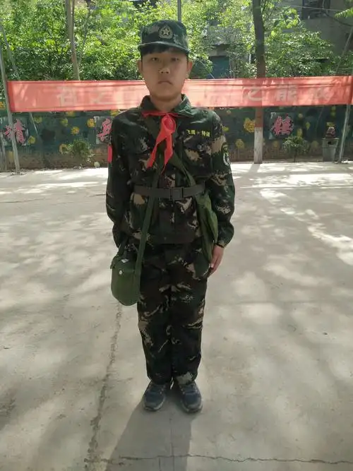 尖刀队小班长邓舒航标准站姿