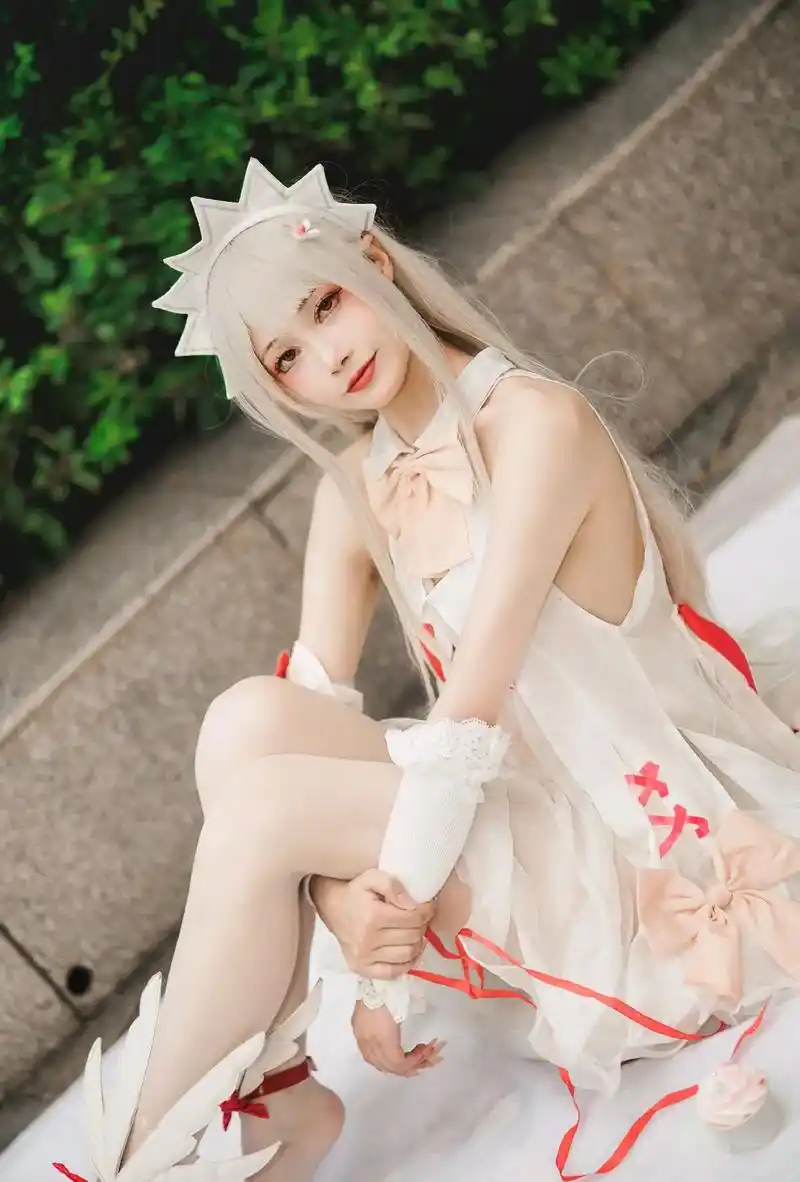 谁会拒绝一个好看并且还会发光的小姐姐呢.#cosplay # - 抖音