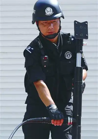 护航中阿博览会银川特警亮"王牌"