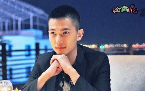 杨洋《我的蠢萌老公》剧照图片桌面壁纸,从无所不能的腹黑大神肖奈,到