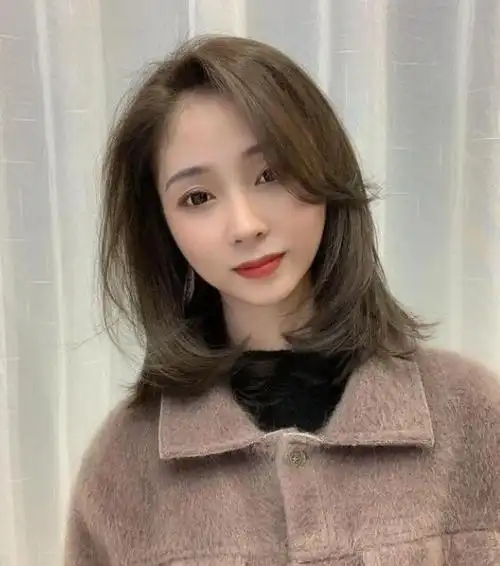 2021潮流流中长发直发,总有一款适合你呢_发型造型_宝妈时尚生活网