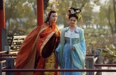 事情传的越发离谱,最后都成了徐少华和朱琳两情相悦.