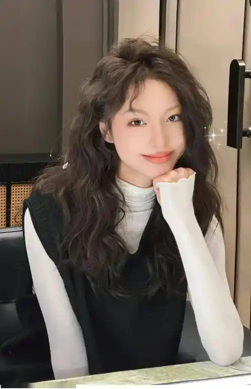 "法式羊毛卷"_中国_发型_形象