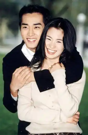 的韩国男演员#宋承宪# 《百合花》:金喜善,金贤珠 《讯息》:崔智友,李