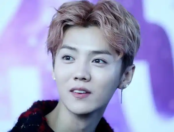 关晓彤快管管你男友:鹿晗直播带货引争议,已彻底"放飞自我"了