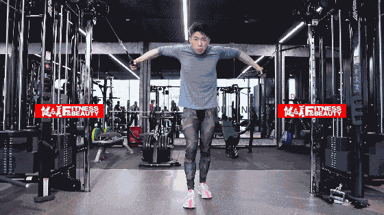 德云社男神携辣妹半裸出镜这身材谁能扛得住