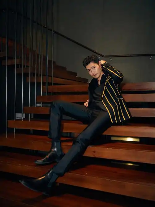 初识张翰还是在《一起来看流星雨》中,那个帅气非常,专横跋扈的富家