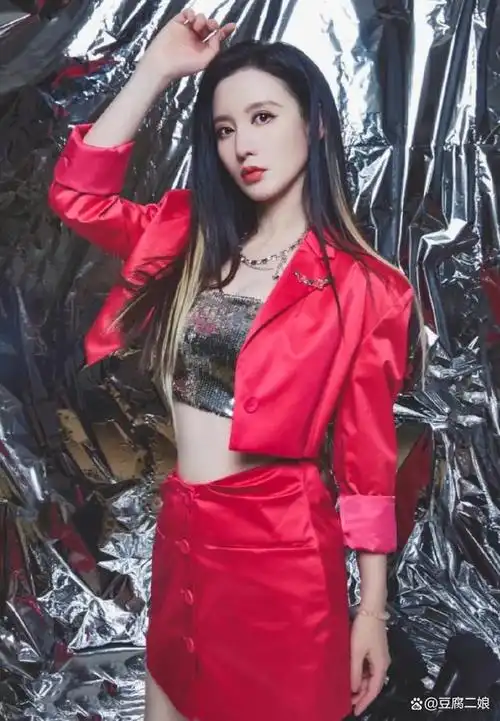 太有韵味了!环球小姐张萌这身材,谁顶得住?