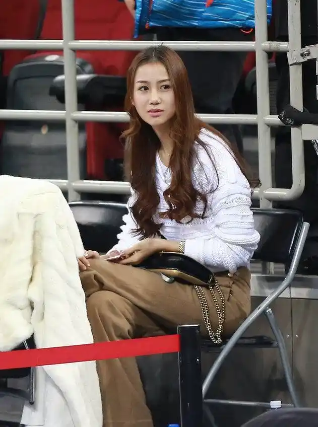 孙悦爱妻陈露现场观战