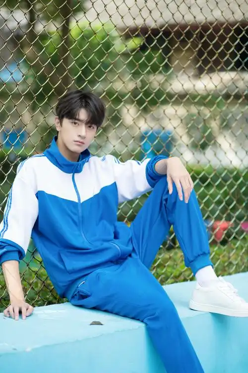 林一校园写真诠释清新校草风