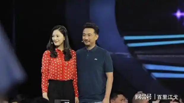 但是让人想不到的是,可以上台给别人进行感情指导的黄澜自己的婚姻却