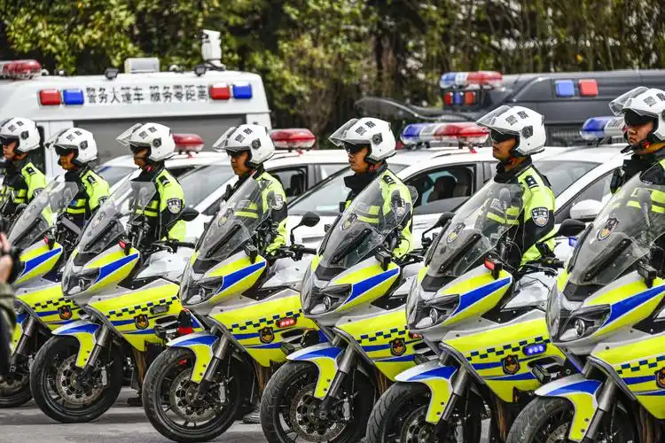 枣庄台儿庄33辆警用车辆配发到一线