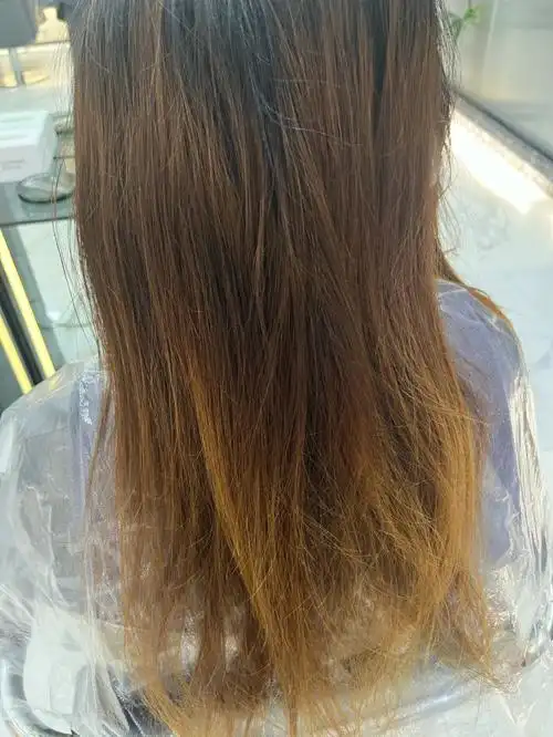 白发色夏季发色分享不用漂的焦糖色粉棕色巨 白~一这个颜色低调有质感