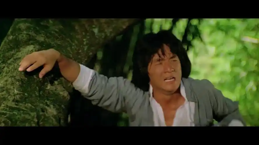 醉拳:成龙走内八,连乞丐都嘲笑他,太逗了