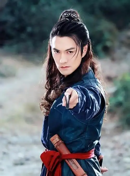 古装剧中的卷发美男子,躲过了苏有朋,躲过了聂远,却没能躲过他