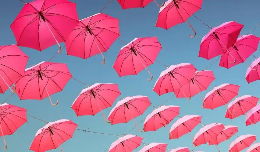 超甜少女心图片 粉红色雨伞桌面背景下载