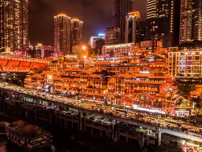 【情系洪崖洞】邂逅《千与千寻》的奇幻街景