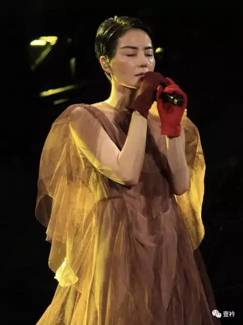 原创王菲要出新歌了太上头了先看看天后的演唱会造型缓解一下焦虑