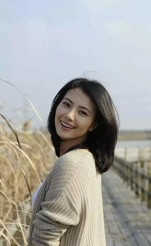 生图也好美高圆圆现身活动温柔甜笑美貌动人美丽一直都在