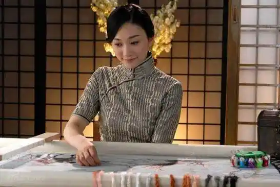 李小冉演戏兢兢业业,演艺事业可谓低调而平顺.