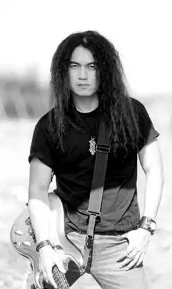 主办方透露演唱会细节——老爹骑哈雷摩托出场(组图)