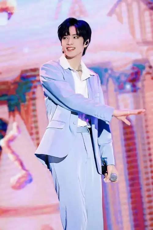 屋檐的雨兜兜转转还是喜欢蓝色汽水的你@时代少年团-刘耀文#时代少年