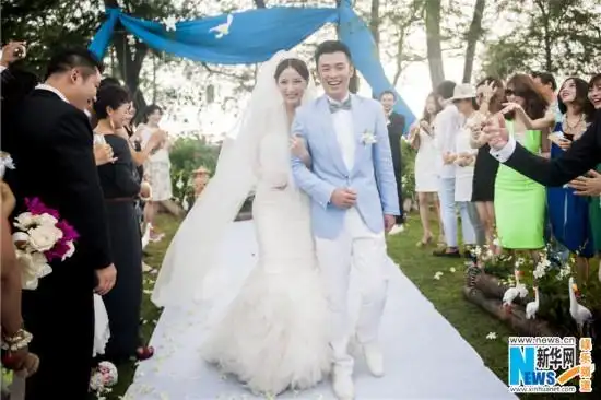 陈赫普吉岛大婚飙泪13年恋爱被评再次相信爱情