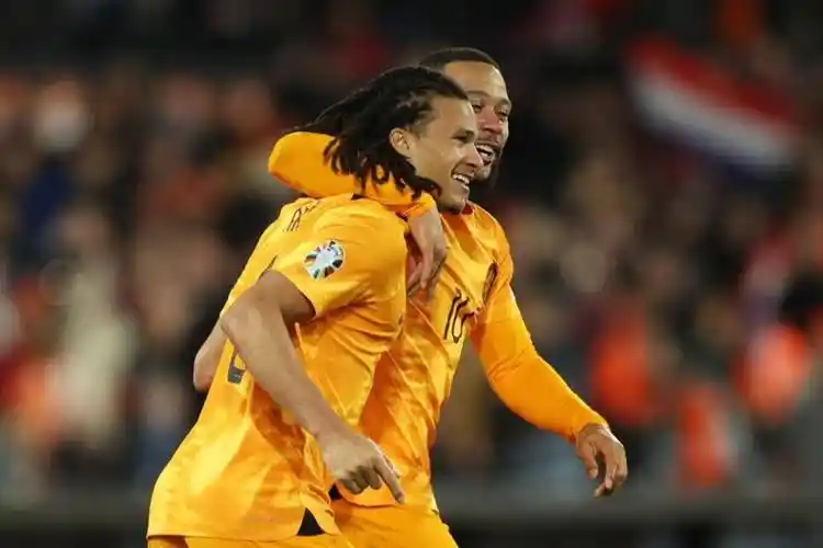 原创0140足坛悲喜一夜荷兰4连胜世界第8爆冷国青遭绝平