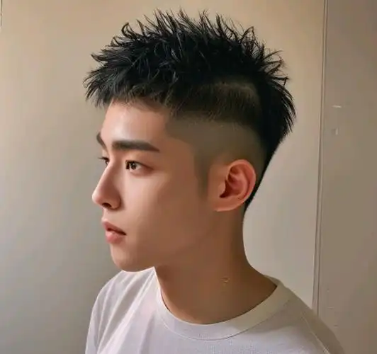 男发剪来剪去最帅还是两侧铲短适合大多数男士