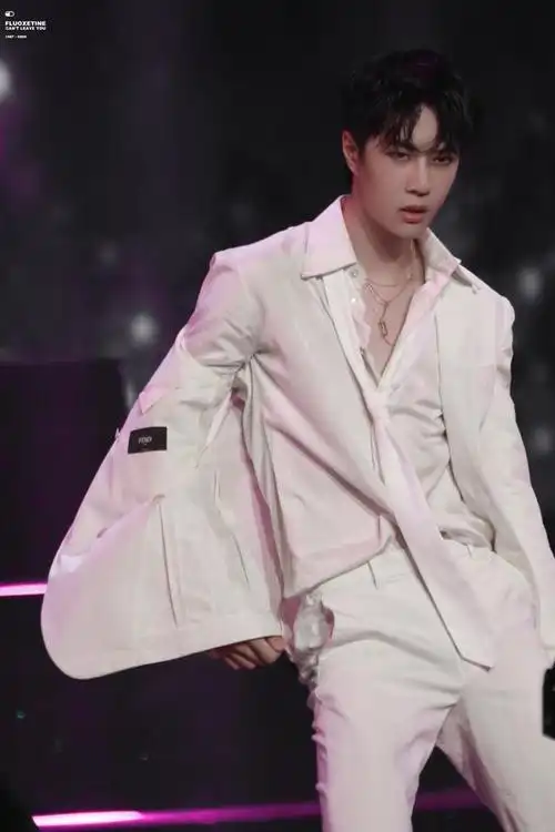 王一博《散落的华服》舞蹈图