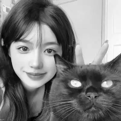 黑白高清女生可爱头像真人图片