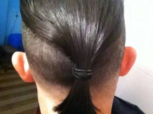 请问一下谁有那关于男生长发扎辫的资料,图片我想弄个长发扎辫的发型